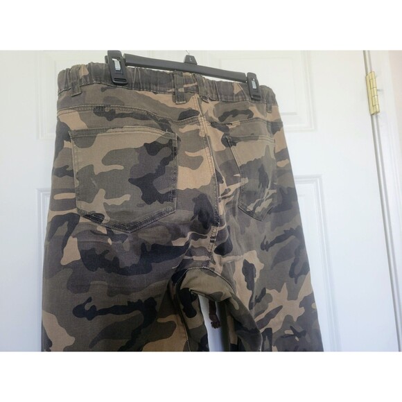 Men's Victorious Camo Cargo Jogger Pants - Size XL - Picture 5 of 7